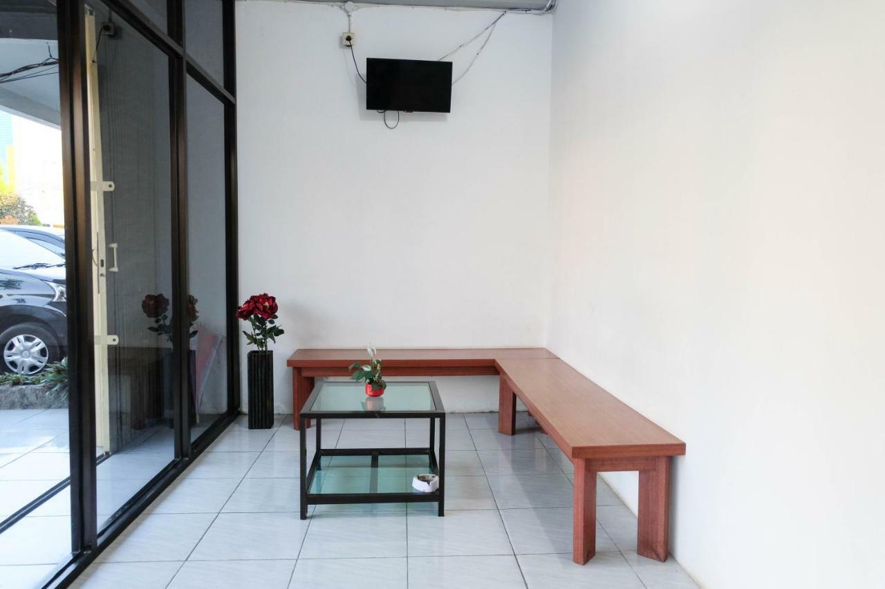 Reddoorz Near Ahmad Yani Airport 3 Hotel Semarang Kültér fotó