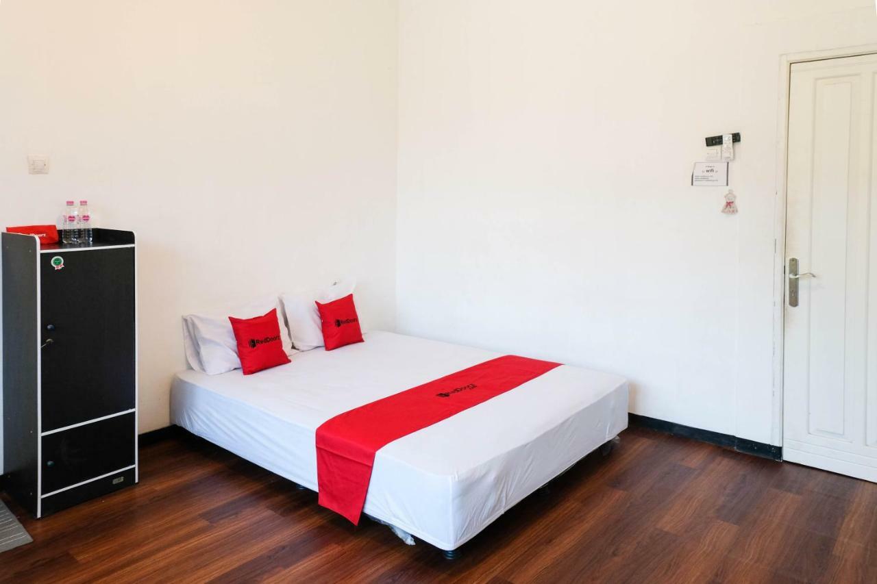 Reddoorz Near Ahmad Yani Airport 3 Hotel Semarang Kültér fotó