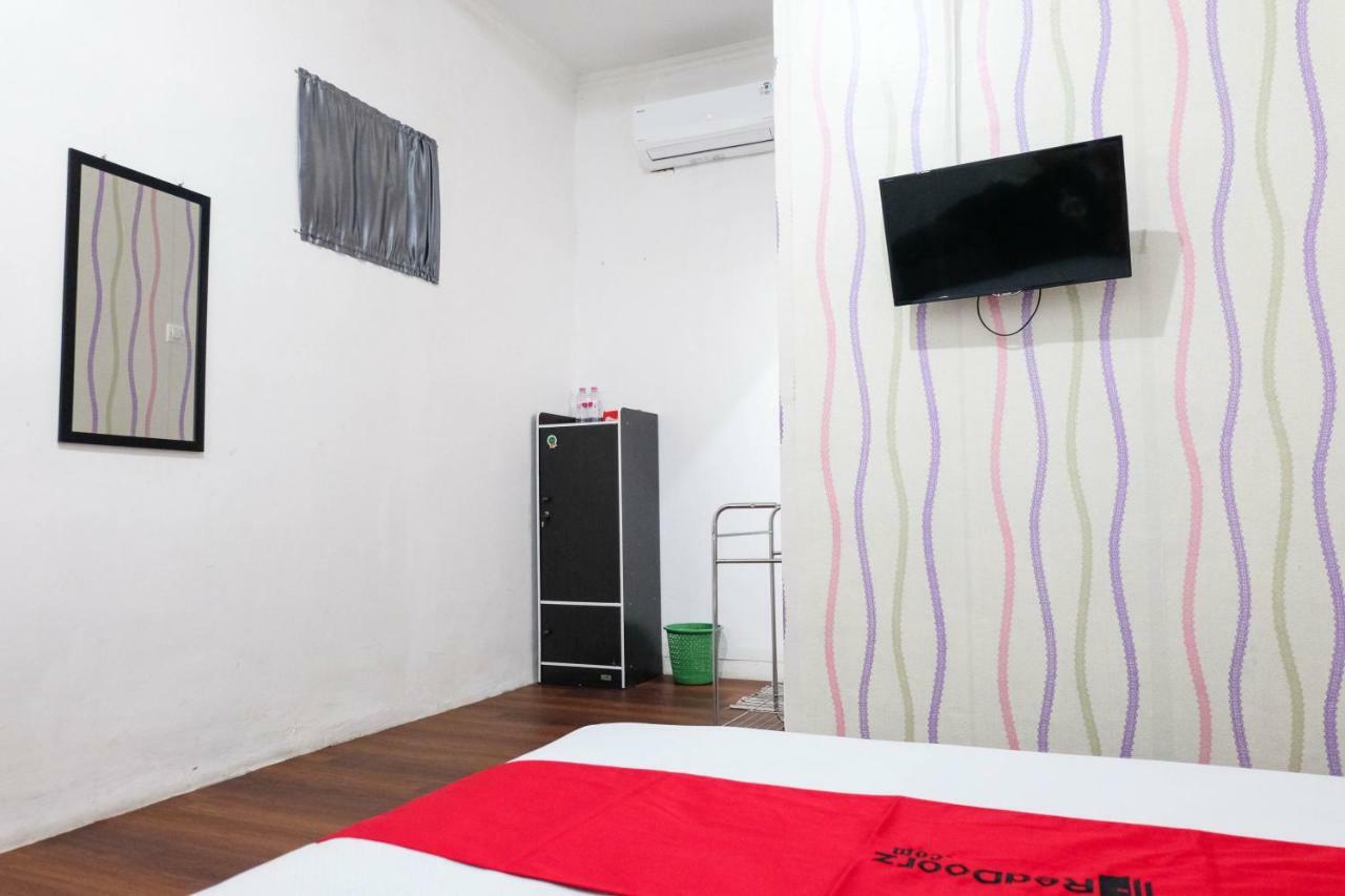 Reddoorz Near Ahmad Yani Airport 3 Hotel Semarang Kültér fotó
