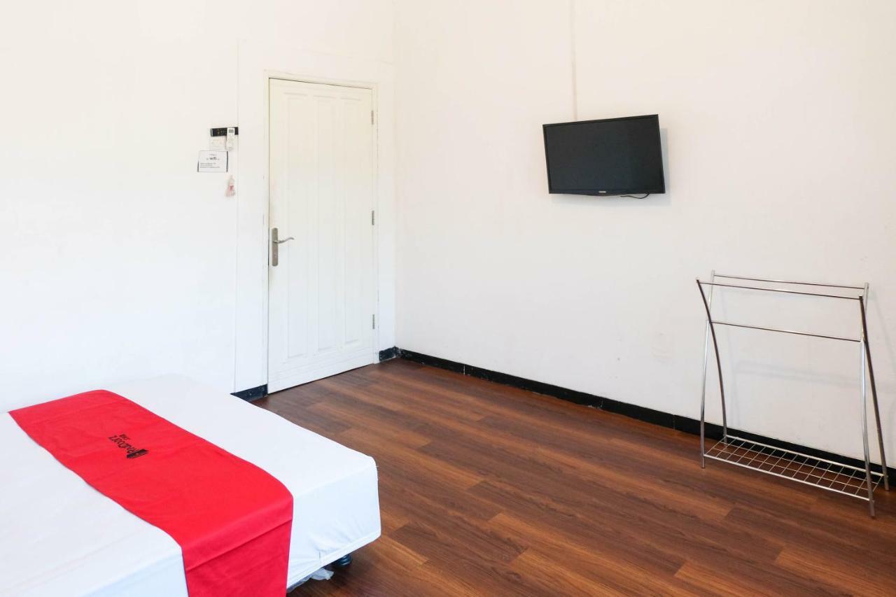 Reddoorz Near Ahmad Yani Airport 3 Hotel Semarang Kültér fotó