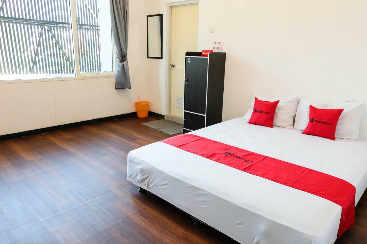Reddoorz Near Ahmad Yani Airport 3 Hotel Semarang Kültér fotó