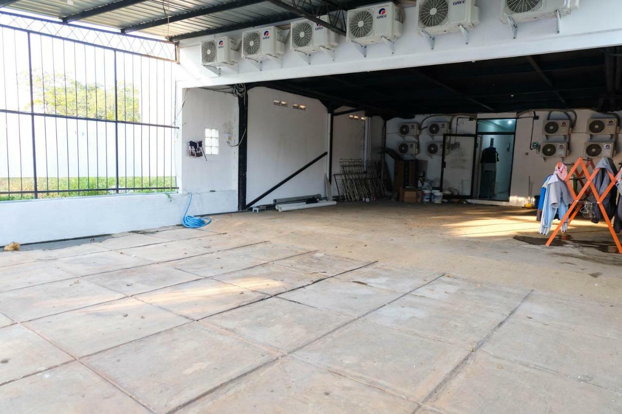 Reddoorz Near Ahmad Yani Airport 3 Hotel Semarang Kültér fotó