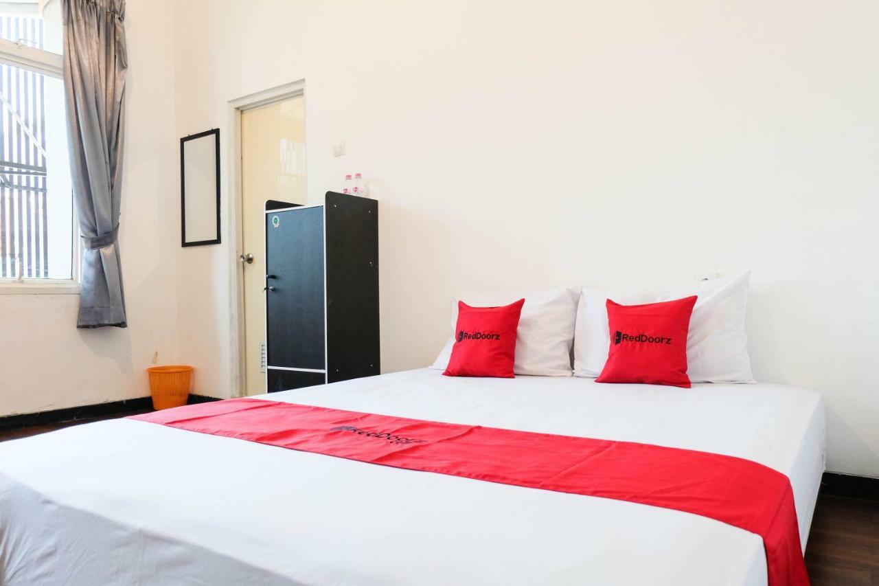 Reddoorz Near Ahmad Yani Airport 3 Hotel Semarang Kültér fotó