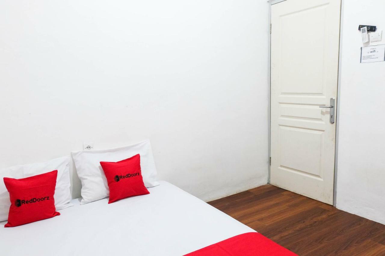 Reddoorz Near Ahmad Yani Airport 3 Hotel Semarang Kültér fotó