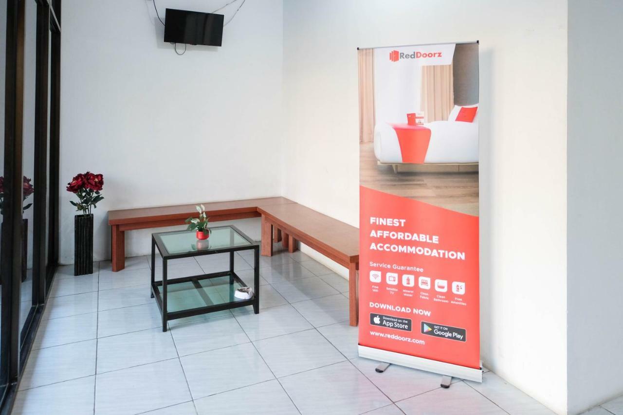 Reddoorz Near Ahmad Yani Airport 3 Hotel Semarang Kültér fotó