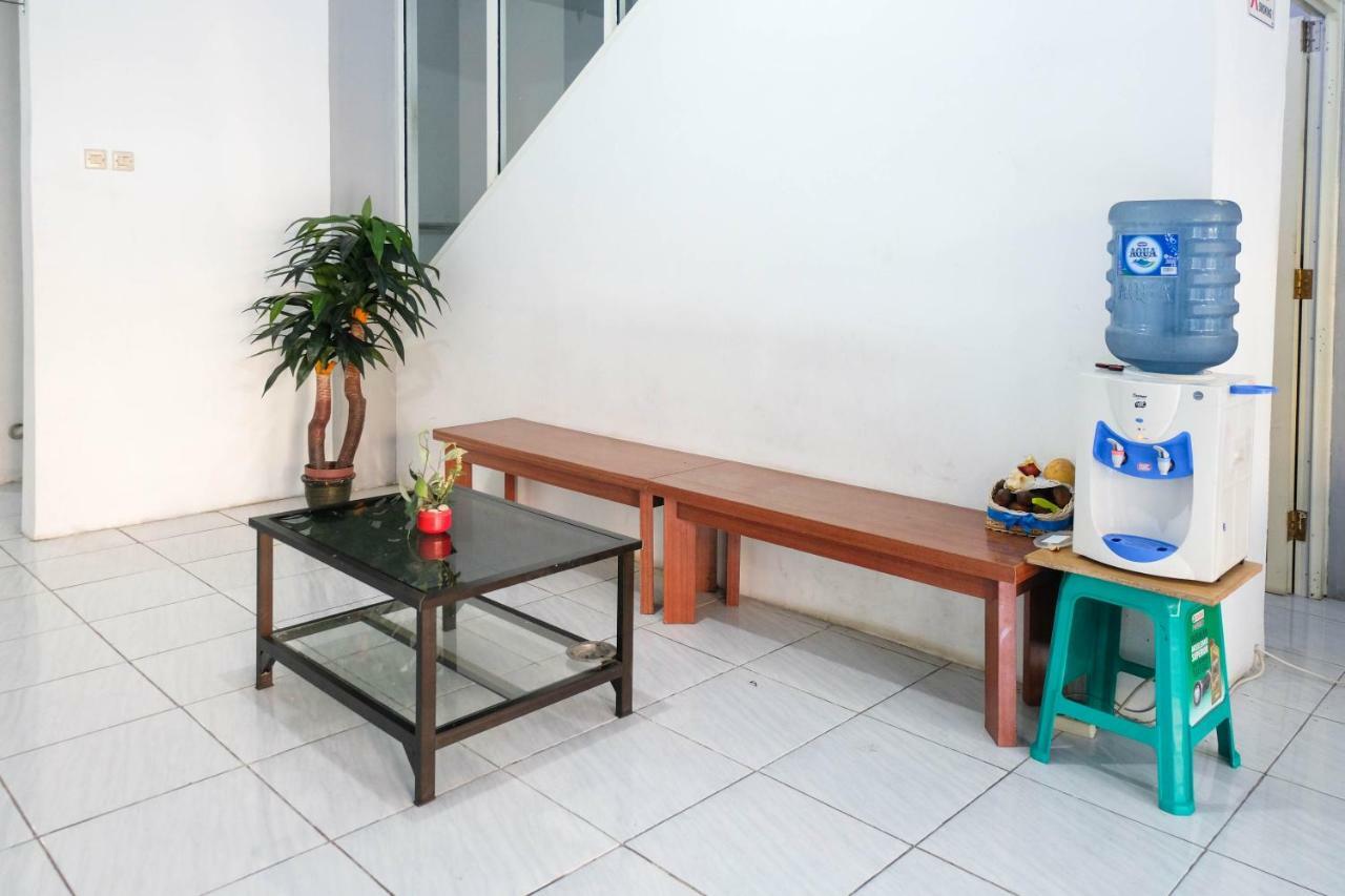 Reddoorz Near Ahmad Yani Airport 3 Hotel Semarang Kültér fotó