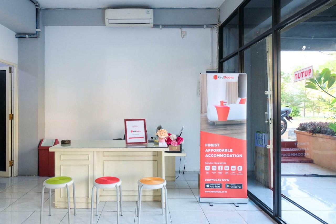 Reddoorz Near Ahmad Yani Airport 3 Hotel Semarang Kültér fotó