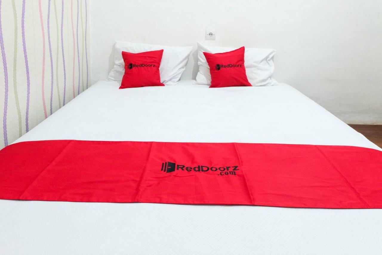 Reddoorz Near Ahmad Yani Airport 3 Hotel Semarang Kültér fotó