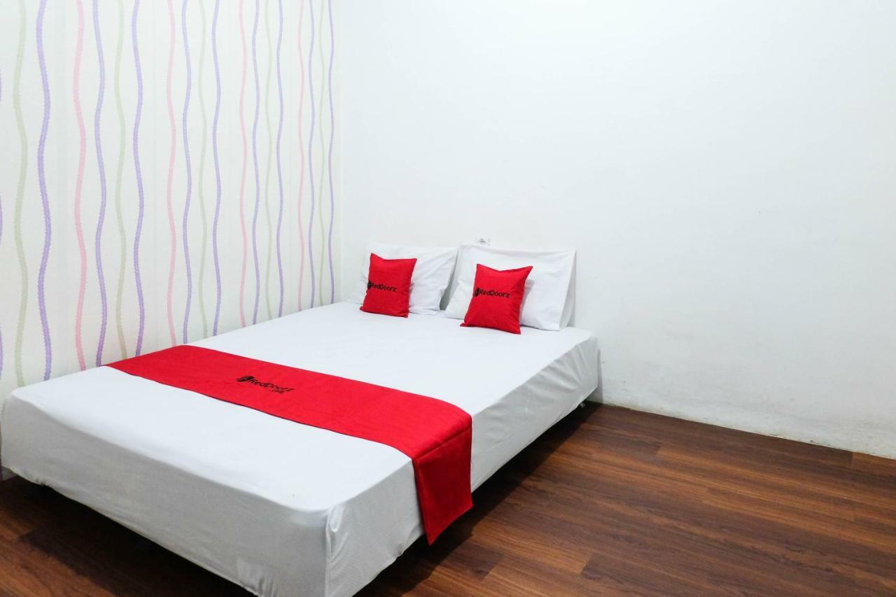 Reddoorz Near Ahmad Yani Airport 3 Hotel Semarang Kültér fotó